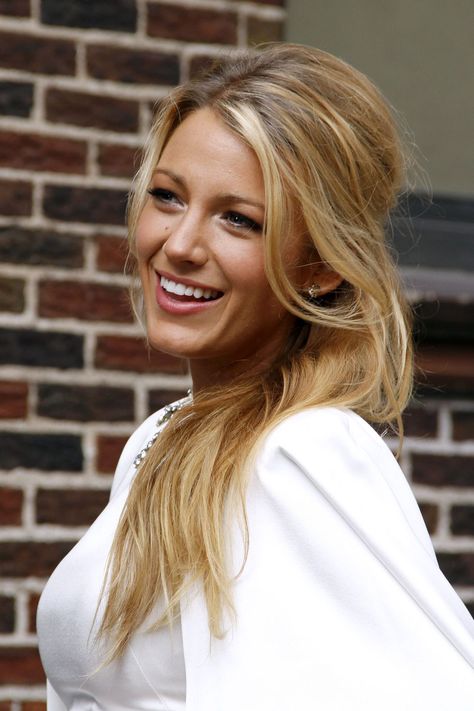 Blake Lively Hair, Fall Hair Color Trends, Aging Hair, Honey Blonde Hair, Blonde Hair Inspiration, Blonde Hair Looks, Long Blonde, Hair Colorist, Long Blonde Hair