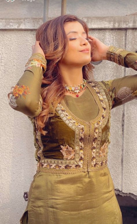 Jacket Style Punjabi Suits, Cotti Design, Marriage Design, Stylish Kurtis Design, Velvet Dress Designs, Long Kurti Designs, Women Waist, Jacket Suit, Dress Design Patterns