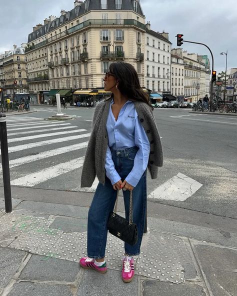 Colorful Sneakers Outfit, Pink Sneakers Outfit, Pink Cardigan Outfit, Sneaker Outfit Fall, Pink Shoes Outfit, Jeans And Sneakers Outfit, Adidas Gazelle Outfit, Sneakers Outfit Work, Adidas Gazelles