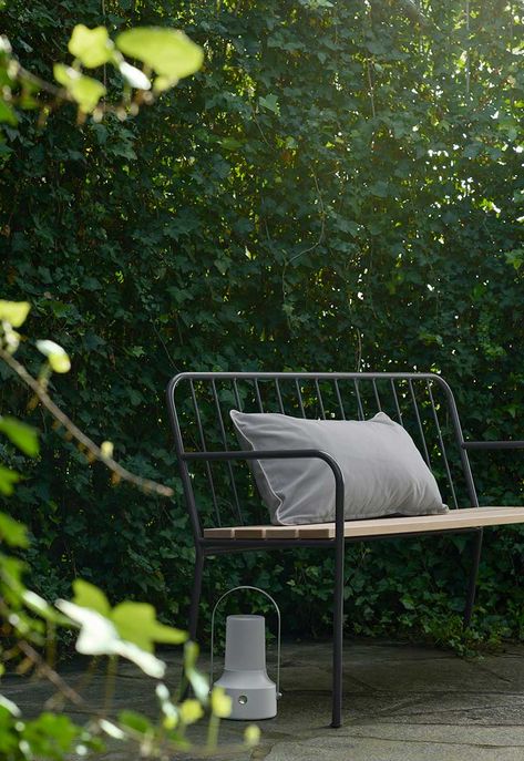 Minimalist Outdoor Furniture, Ikea Garden, Ikea Outdoor, Minimalist Garden, Minimalist Tables, Small Courtyards, Outdoor Stools, Garden Sofa, Terrace Garden