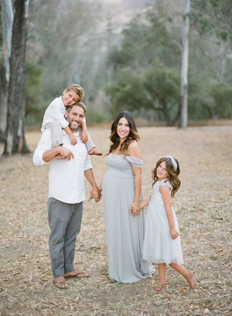 barefoot bohemian family photoshoot Bump Pics, Kids Birthday Party Ideas, Family Maternity Pictures, Maternity Photography Family, Poses Family, Maternity Photography Outdoors, Family Maternity Photos, Summer Family Photos, Maternity Photoshoot Poses