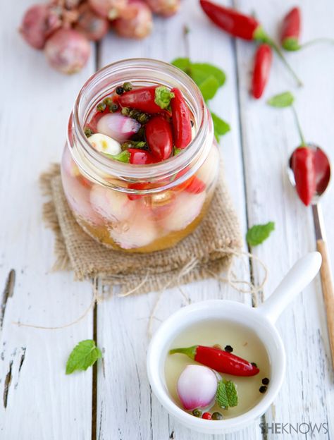 Homemade Asian spicy vinegar dipping sauce Pickling Veggies, Vinegar Dipping Sauce, Vietnamese Sauce, Sauteed Garlic Shrimp, Spicy Vinegar, Traveling In Italy, Asian Sauces, Vinegar Sauce, Veggie Spring Rolls