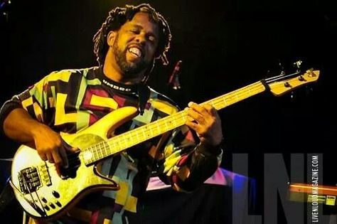 Victor Wooten Victor Wooten, Musician Portraits, All About That Bass, Bass Players, Head Shots, Guitar Solo, Bass Player, Jaco, Music Legends