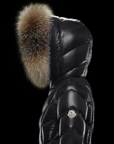 Long Puffer Outfit, Long Coat For Women, Moncler Jacket Women, Puffer Outfit, Apres Ski Outfits, Long Outerwear, Puffer Coats, Feather Jacket, Quilted Parka