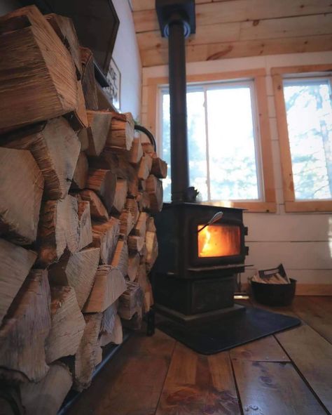 Candle Fire, A Snowy Day, Off Grid Cabin, Old Movie, Country Cabin, Cabin Interiors, Living Off The Land, Lake Cottage, Hearth And Home