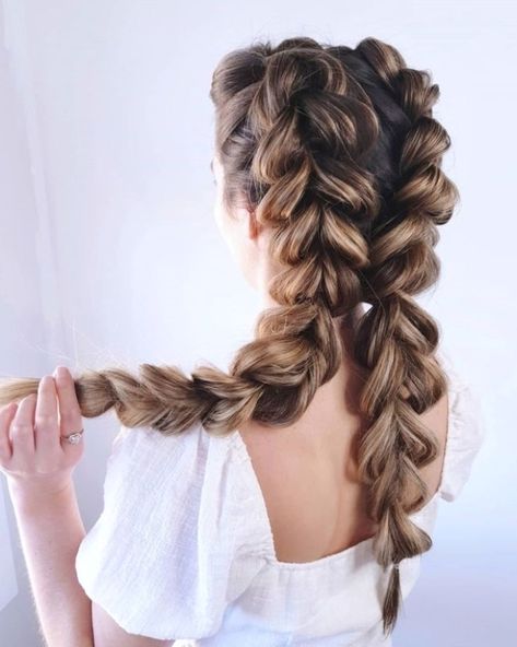 Knowing how to create an accent braid is a powerful tool to take any hairstyle to the next level. Whether it be for a workout or a wedding, an accent braid is incredibly versatile, and that’s why they are such a modern staple to the hair industry. Personally, I have learned a thing or two … #hairstyle #womenhairstyle #hairstyleideas Fluffy Dutch Braids, Special Hairstyles, Dutch Braid Hairstyles, Cool Braid Hairstyles, Braid Tutorial, Dutch Braid, Easy Hairstyles For Long Hair, Braids For Long Hair, Loose Hairstyles