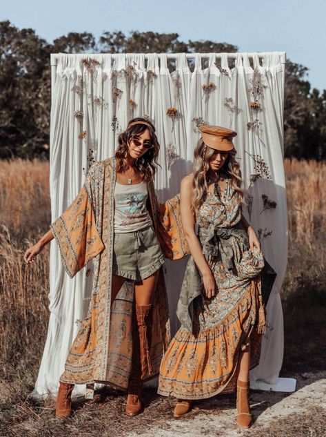 festival clothing Looks Hippie, Look Hippie Chic, Hippie Mode, Festival Mode, Boho Brand, Estilo Hippy, Mode Hippie, Bohemian Style Clothing, Estilo Hippie