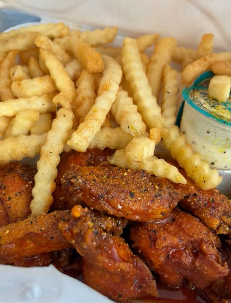 Lemon Pepper Hot Wings, Lemon Pepper Hot Wings Recipe, Hot Lemon Pepper Wings, Best Lemon Pepper Wings, Hot Honey Lemon Pepper Wings, Wings Lemon Pepper, Lemon Pepper Wings, Food Vids, Delicacy Food