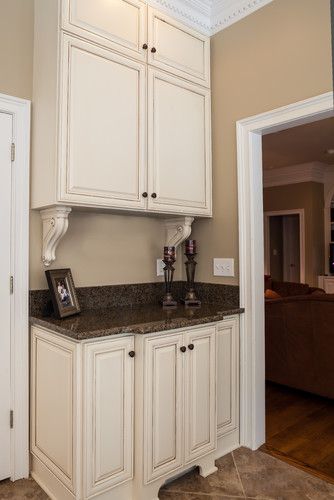 cream cabinets with light glaze and tropical brown granite Cream Kitchen Cabinets, Espresso Kitchen Cabinets, Cream Cabinets, Beige Cabinets, Brown Granite, Best Kitchen Cabinets, Kitchen Wall Colors, Beige Kitchen, New Kitchen Cabinets