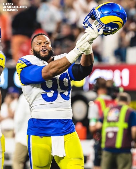 99 problems and they’re all @aarondonald99. 😳 The post Los Angeles Rams: 99 problems and they’re all @aarondonald99. … appeared first on Raw Chili. Rams House, Fred Dryer, Merlin Olsen, Cool Football Pictures, La Rams Football, Eric Dickerson, Iconic Pics, Aaron Donald, Nfl Rams