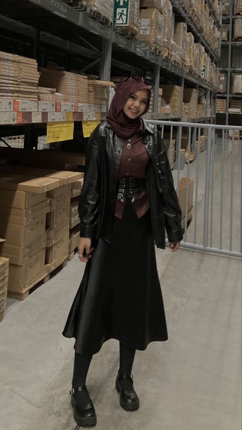 Mafia Hijab Style, Mafia Yearbook, Mafia Outfit Ideas, Outfit Ideas Hijab, Look 80s, Head Scarf Styles, Hijabi Style, Hijabi Outfits Casual, Modesty Fashion