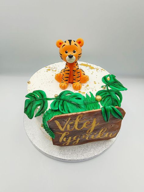 Tiger Theme Cake, Tiger Cake, Birthday Deco, Diy Anniversary Gift, The Lion Sleeps Tonight, Diy Anniversary, Animal Cake, Cute Birthday Cakes, Theme Cake