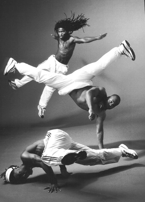 Hip-hop dancers from Rennie Harris Puremovement, Photo by Bob Emmott Darling Dance, Hip Hop Dance Moves, Hip Hop Dancer, Dance Inspiration, Dance Like No One Is Watching, Photographie Portrait Inspiration, Dance Movement, Human Poses Reference, Poses References