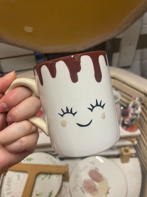 Look at this adorable mug! Perfect for a hot chocolate sat by the fireplace. This would make such a good customised Christmas gift too!🎄 Book your session: www.mycraftymonkey.com/bookings #potterypainting #pyop #potterypaintingstudio #paintyourownpottery #stneots #cambs #cambridgeshire #creativeactivities #huntingdonshire #thingstodocambs #creativethingstodo #creativedaysout Cute Easy Mug Designs, Simple Mug Painting Designs, Coffee Mug Painting Ideas Easy, Easy Diy Mug Painting, Mug Ceramic Ideas Paint, Paint On Mugs Diy, Paint Mugs Ideas, Paint Your Own Pottery Ideas Mug Simple, Ceramic Painting Cup Ideas