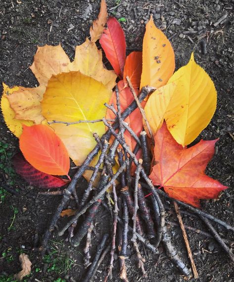 Forest School Bonfire Night Activities, Bonfire Night Crafts, Bonfire Night Activities, Forest Preschool, Twig Crafts, Bonfire Night, Nature Play, Forest School, Expressive Art