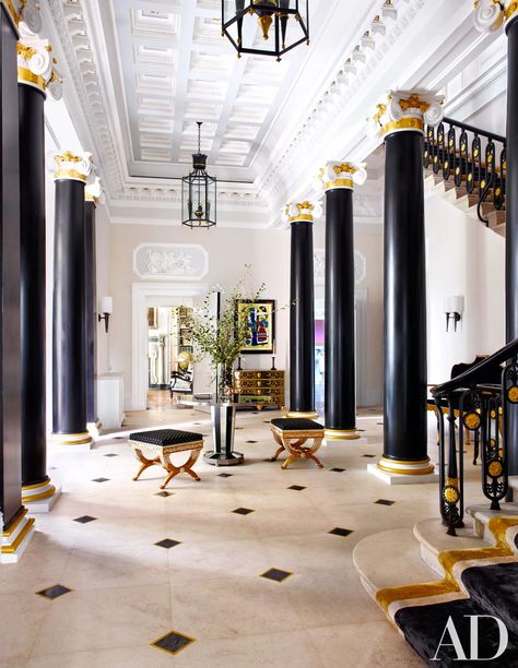 An Incredible London Mansion Is Transformed by Timothy Haynes and Kevin Roberts | Architectural Digest London Mansion, Clarence House, Foyer Decorating, Casa Exterior, Home Modern, Classic Interior, Architectural Digest, Decoration Design, Luxury Living