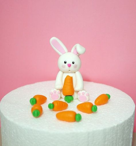 Fondant Rabbit, Rabbit Cake Topper, Bunny Cake Topper, Chocolate Cake Toppers, Bunny Birthday Cake, Cake Mix Muffins, Topper Fondant, Easter Bunny Cake, Rabbit Cake