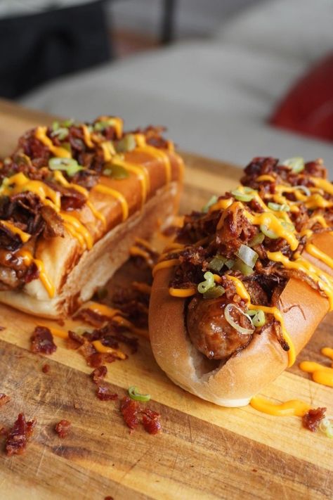 Boiled Hot Dogs Recipes, Fancy Hotdogs, Easy Bbq Food Ideas, Easy Bbq Food, Hot Dog Toppings Ideas, Malibu Food, Loaded Hot Dogs, Hot Dog Ideas, Kimchi Hot Dog