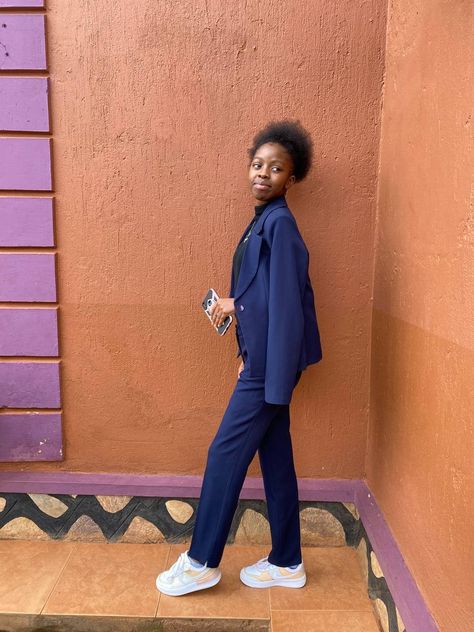 Black Women In Suits, Women Suite, Suit With Sneakers, Grad Suits, Seamwork Patterns, Formal Suits For Women, Suits And Sneakers, Creative Shoot, Sneaker Outfits Women