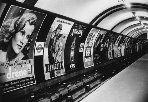 Vintage pictures of the London Underground reveal what tube travel was like when the capital just had a few million residents Tube Stations London, Underground Subway, London Underground Train, London Underground Tube, Underground Tube, Travel Oklahoma, Liverpool Street, Tube Station, Gas Lights