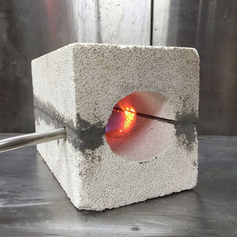 Picture of How to make a Mini Forge. Steve Kubien: "This is how I have forged the tools for my pole lathe (and a couple of other small things)." Mini Forge, Homemade Forge, Diy Forge, Forging Knives, Knife Making Tools, Blacksmith Forge, Diy Knife, Metal Welding, Heat Treating