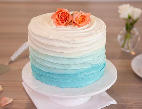 Ombre Cake Blue Ombre Cake Ideas, Blue Ombre Cake, How To Ombre, Chocolate Pinata, Lovely Cake, Cake Kids, Pinata Cake, Surprise Cake, Vanilla Cake Mixes