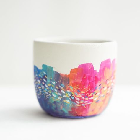 Simple Glazing Ideas Pottery, Modern Pottery Painting, Paint Your Own Pottery Ideas Mug Simple, Colorful Pottery Painting, Easy Mug Painting, Ceramic Mug Painting Ideas Easy, Abstract Pottery Painting, Pottery Painting Designs Vase, Pottery Painting Designs Mugs