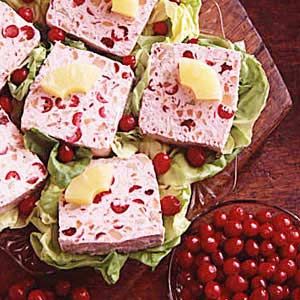 Frozen Cranberry Salad ~ a wonderful side for the holidays Fruit Salad Christmas, Frozen Cranberry Salad, Salad Christmas, Cranberry Salad Recipes, Congealed Salad, Christmas Cranberry, Cranberry Cream Cheese, Fresh Fruit Recipes, Cranberry Salad