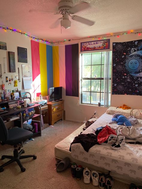 Lesbian House Ideas, Lesbian Couple Bedroom Ideas, Flag In Room Bedrooms, Room With Lesbian Flag, Lgbtq Room Decor, Lesbian Flag Room Decor, Pride Room Ideas, Pride Flag Room Decor, Pride Flag In Room