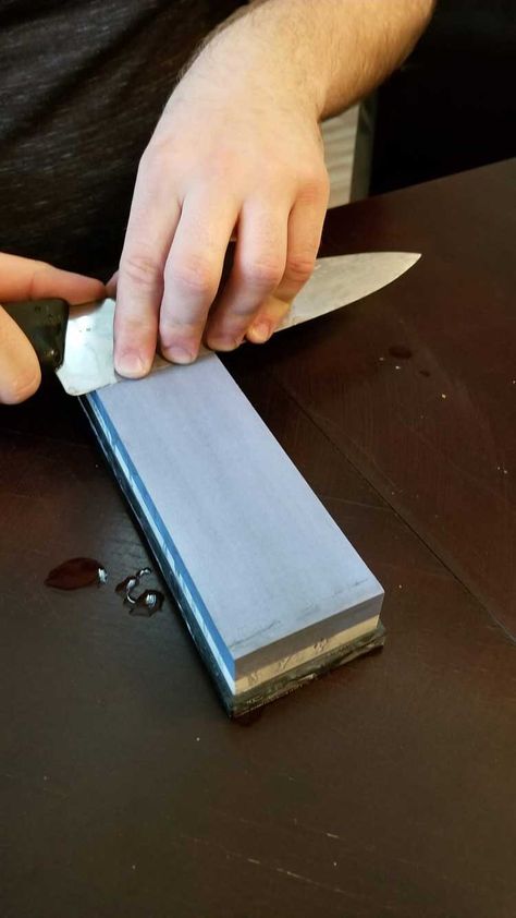 How To Sharpen A Knife, How To Sharpen Knives, Sharpening Knives, Best Knife Sharpener, Welding Design, Collector Knives, Knife Making Tools, Diy Knife, Electric Knife