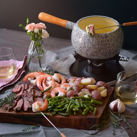 Surf and Turf Cheese Fondue Fondue Dinner Party, Cheese Fondue Recipe Easy, Cheese Fondue Party, Easy Fondue Recipes, Fondue Recipes Meat, Best Cheese Fondue, Fondue Dippers, Easy Fondue, Fondue Dinner