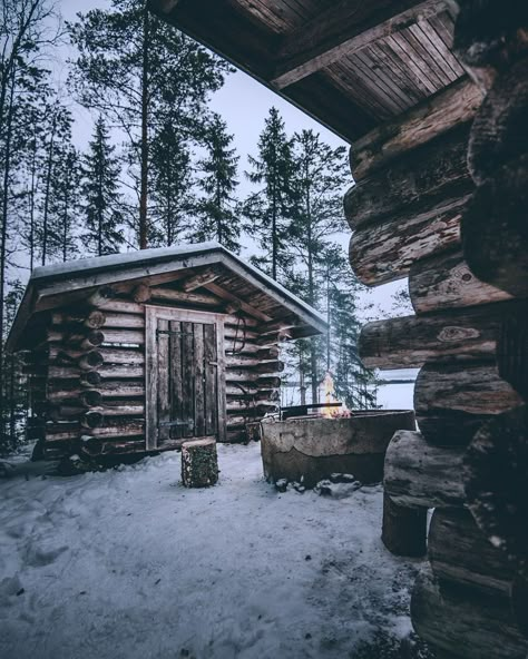 Cabin In Mountains, Wilderness Aesthetic, Snowy Places, Swedish Cabin, The Snow Child, Dry Cabin, Mystery Story Ideas, Alaska Cabin, Fantasy Winter