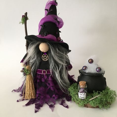 Purple Witch I just love making Gnomes Goth Gnome, Making Gnomes, Witch Gnomes, Gnomes Halloween, Witch Gnome, Gnome Halloween, Purple Witch, Halloween Gnomes, Holiday Deco