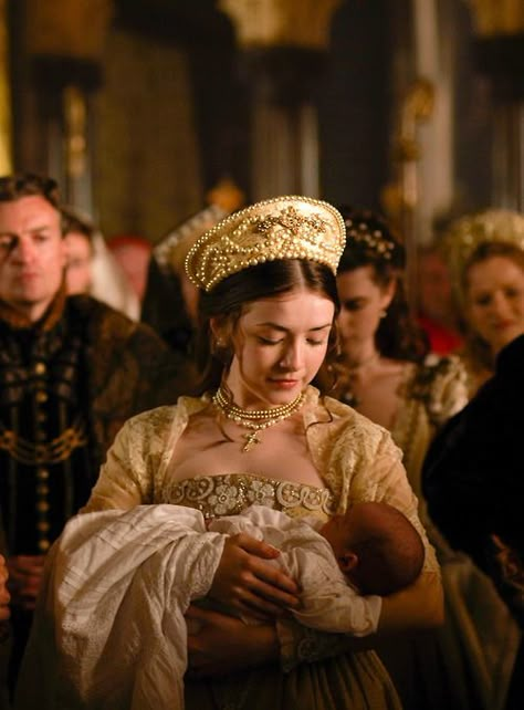 Sarah Bolger as Mary Tudor in The Tudors (TV Series, 2009). The Tudors Costumes, The Tudors Tv Show, Tudor Series, Blood Mary, Daena Targaryen, Tudor Dress, Mary Tudor, Sarah Bolger, Tudor Costumes