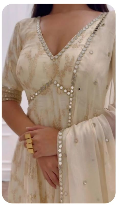 Salwar Kurta Designs, Salwar Kurti, Stylish Kurtis, Kurtis Design, Stylish Kurtis Design, Fusion Wear, Simple Kurti Designs, Anarkali Dress Pattern, Long Kurti Designs