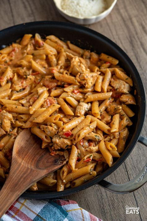 This One Pot Creamy Spicy Chicken Pasta is a delicious blend of tender chicken, garlic, juicy tomatoes, and sweet red peppers, all coated in a rich, creamy sauce. The warmth of red chilli flakes brings a subtle spicy kick, adding depth without overpowering the dish. Creamy Spicy Chicken, Southwest Chicken Pasta, Spicy Pasta Recipes, Spicy Chicken Pasta, Red Pasta, Chicken With Garlic, Chicken Garlic, Spicy Pasta, Red Sauce Pasta