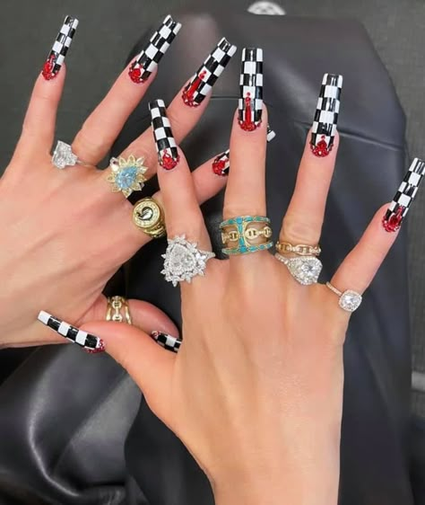 Short Natural Nails, Horror Nails, Nail Drawing, Glamour Nails, Halloween Nail Designs, Short Nail Designs, Heart Nails, Coffin Nails Designs, Gwen Stefani