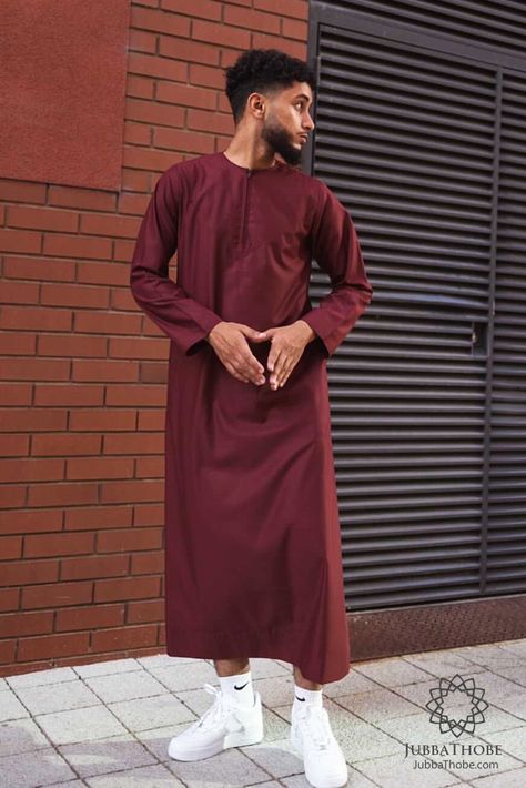 Roof Tiles Design, Jubbah Men, Arabic Outfit, Muslim Men Clothing, Thobes Men, Agbada Design, Estilo Hijab, Gents Kurta Design, Mens Kurta Designs