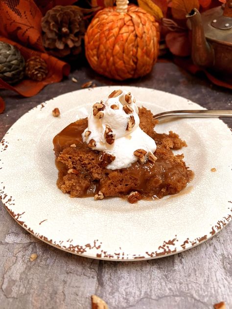 Gingerbread Pudding Cake Crock Pot, Gingerbread Pudding Cake, Gingerbread Pudding, Hot Puddings, Comfort Food Desserts, Spice Cake Mix, Vintage Dessert, Gingerbread Cake, Dump Cake