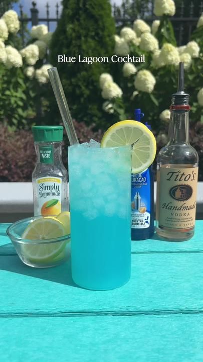 TikTok · JORDAN 🇧🇸✨ Blue Lagoon Cocktail, Simply Lemonade, Halloween Drinks Alcohol, Soda Drinks, Cocktail Essentials, Coffee Drink Recipes, Blue Curacao, Glasses Drinking, Glass Cups