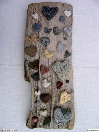 Garden ideas using river rocks | landscaping Rock Carving, Heart Rocks, Heart Shaped Rocks, Painted Pebbles, Driftwood Projects, Rustic Crafts, Deco Originale, Driftwood Crafts, Painted Sticks