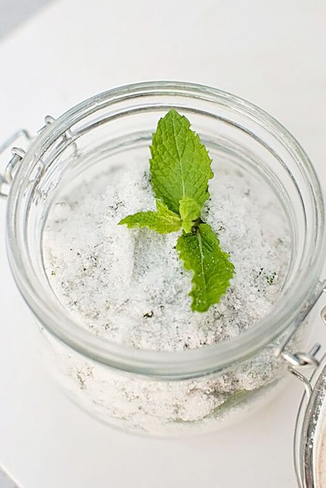 Mint Sugar Recipe, Iced Tea Recipes Homemade, Cold Drinks Recipes, Homemade Iced Tea, Mint Sugar, Desserts Fruit, Flavored Whipped Cream, Drink Recipies, Infused Sugar