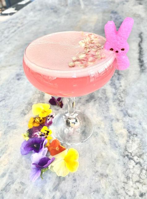 11 Beautiful Cocktails To Enjoy This Easter Easter Margarita, Easter Mocktail Recipe, Easter Batch Cocktails, Easter Martini Cocktails, Easter Themed Cocktails, Easter Cocktail, Easter Cocktails Recipes, April Cocktails, Easter Martini