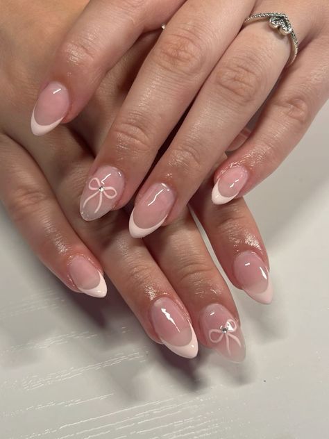 Natural Cute Nail Designs, Light Pink Silver Nails, Cute Coquette Nails Short, 2024 Simple Nails, Gel Mani Nail Art, Pink Homecoming Nails Almond, Nail Ideas Spring Simple, Nails For Private School, Nails C Initial