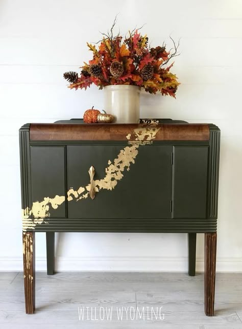 Bella comodo con hojilla de oro Gold Leaf Furniture, Decoration Hall, Server Cabinet, Unicorn Spit, Stained Table, Entrance Table, Diy Garden Furniture, Gel Stain, Décor Boho