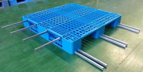 Racking plastic pallet steel reinforced Plastic Pallets Projects, Warehouse Racking, Sea Containers, Plastic Crates, Plastic Pallets, Plastic Baskets, Quality Management, Factory Building, Pallet Projects