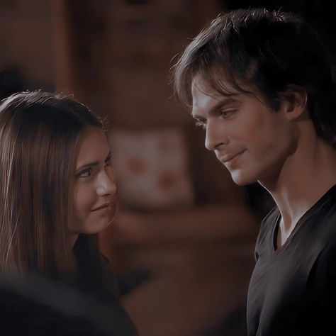 Damon And Elena Matching Pfp, Damon Y Elena, Elena Damon, Ian And Nina, Ian Joseph Somerhalder, The Vampire Diaries 3, Vampire Diaries Movie, Vampire Diaries Damon, Vampire Diaries Cast