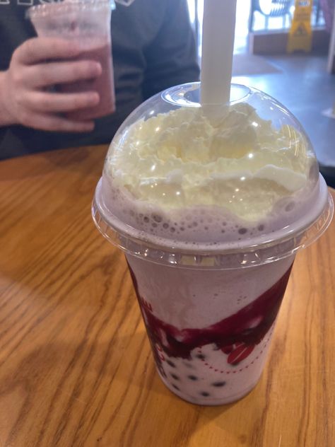 A refreshing frappé with a jammy blueberry flavoured sauce & a sweet sugar free vanilla syrup, topped with Light Whip, blueberry flavoured juicy pearls and an extra drizzle of blueberry flavoured sauce. Home Made Vanilla Bean Frap, Korean Blueberry Syrup, Blueberry Frappe, Blueberry Boba, Blueberry Fanta, Sugar Free Vanilla Syrup, Art Homework, Vanilla Syrup, Frappe