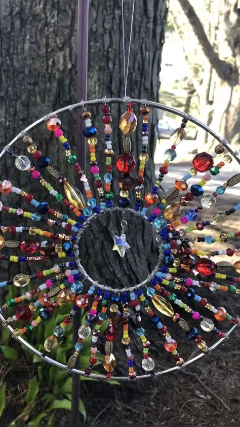 Suncatchers Diy, Crystal Suncatchers Diy, Wind Chimes Homemade, Suncatcher Diy, Garden Nails, Diy Suncatchers, Wind Chimes Craft, Kitchen Studio, Diy Wind Chimes