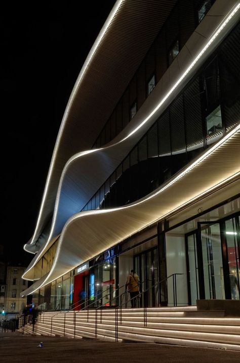 Eaves Lighting Outdoor, Hotel Lighting Design, Canopy Lighting, Curve Building, Layered Architecture, Exterior Lighting Design, Hotel Canopy, Building Modern, Hotel Facade